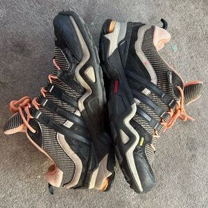 Adidas Women’s Terrex GTX hiking and approach shoes, size 7.